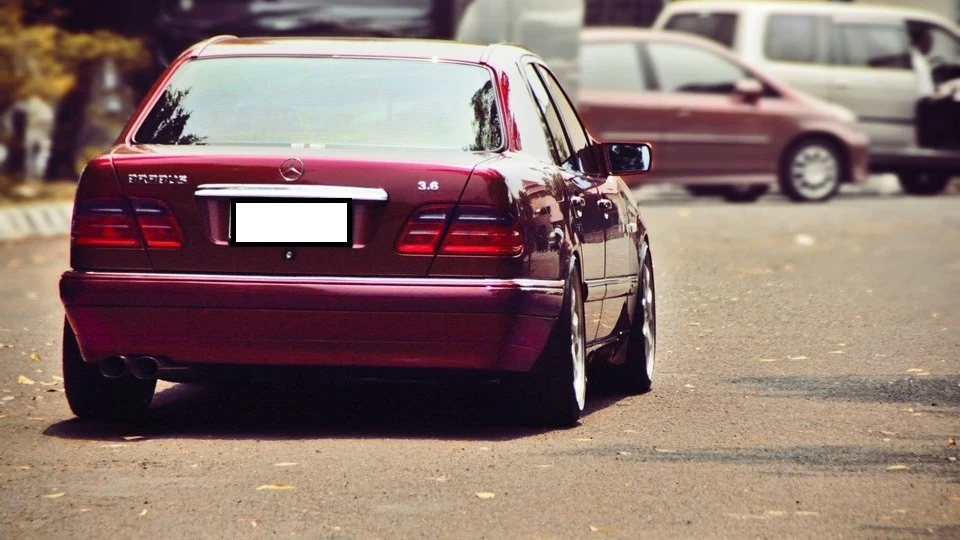 Mercedes-Benz E-Class 4