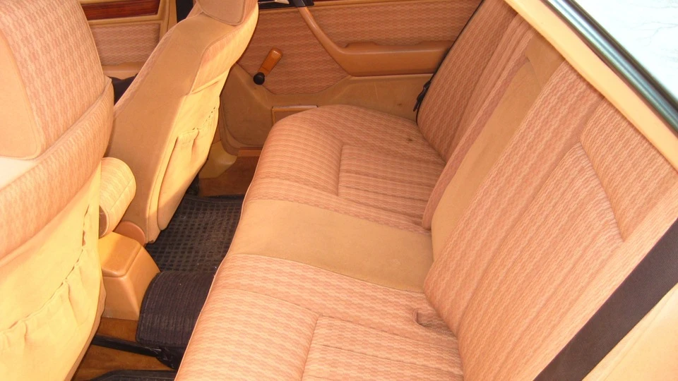 Mercedes-Benz E-Class 2