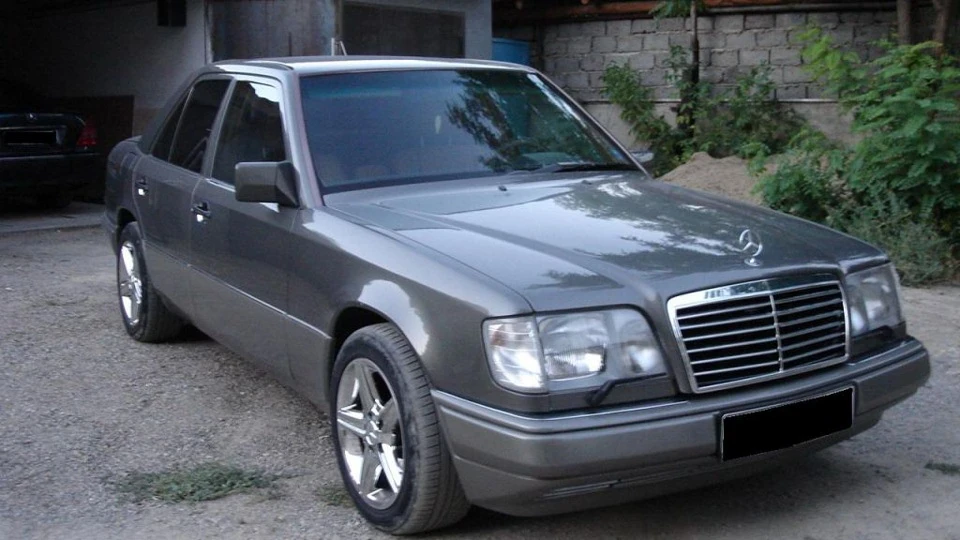 Mercedes-Benz E-Class 2
