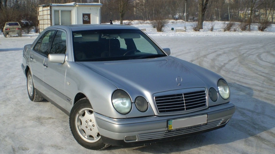 Mercedes-Benz E-Class 2