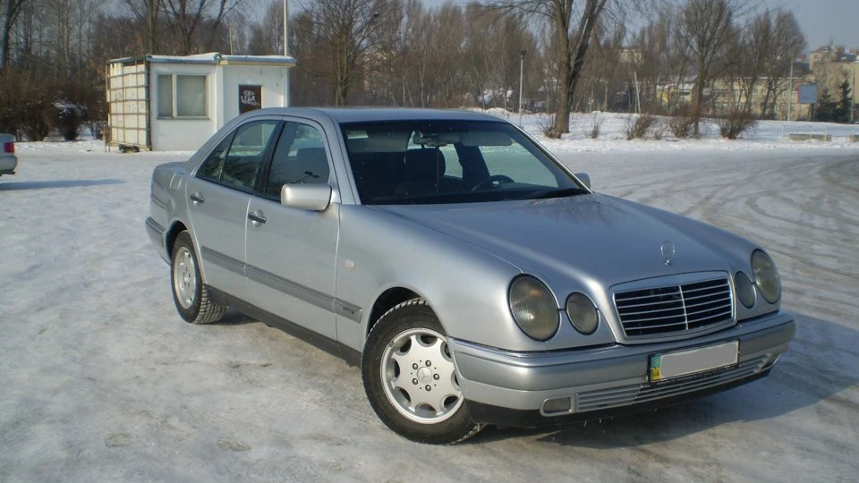 Mercedes-Benz E-Class 3