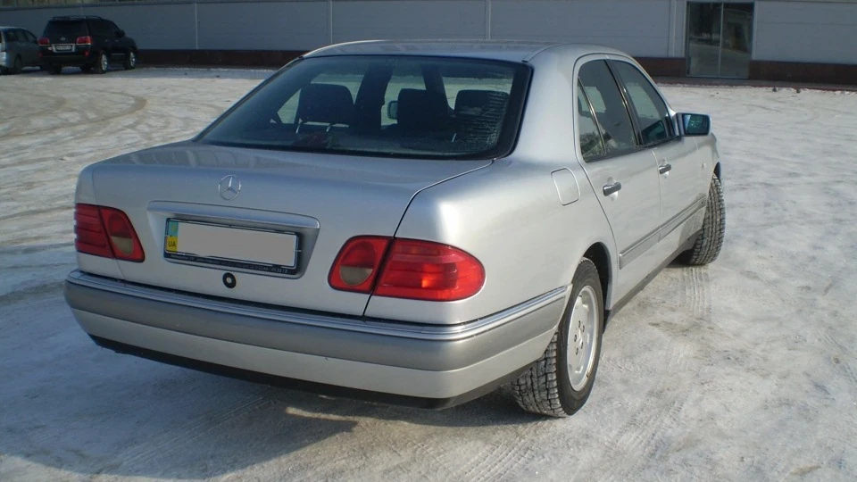 Mercedes-Benz E-Class 4