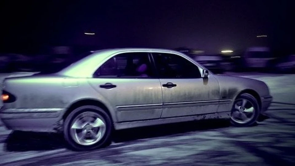 Mercedes-Benz E-Class 2