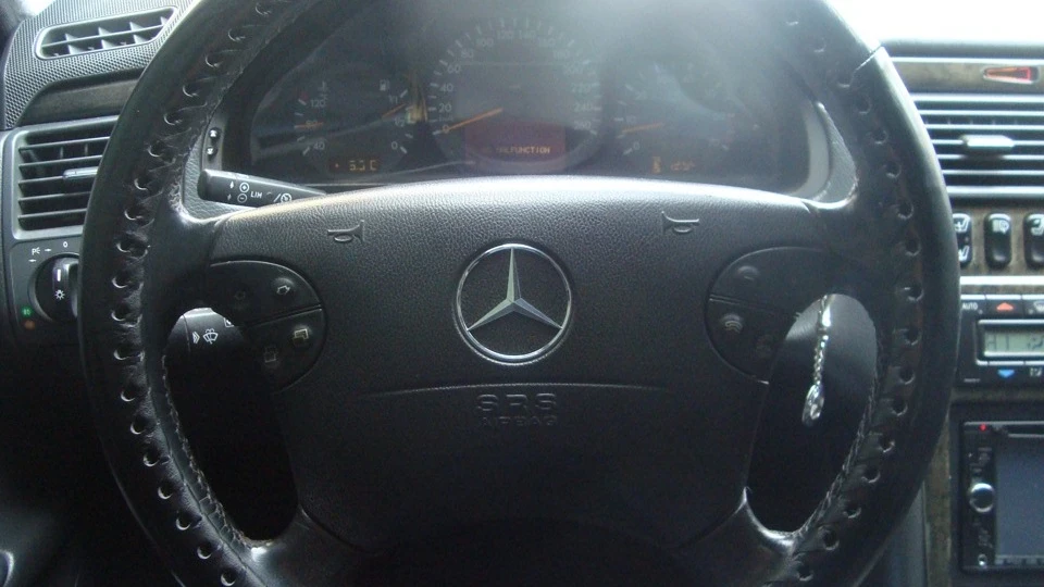 Mercedes-Benz E-Class 2