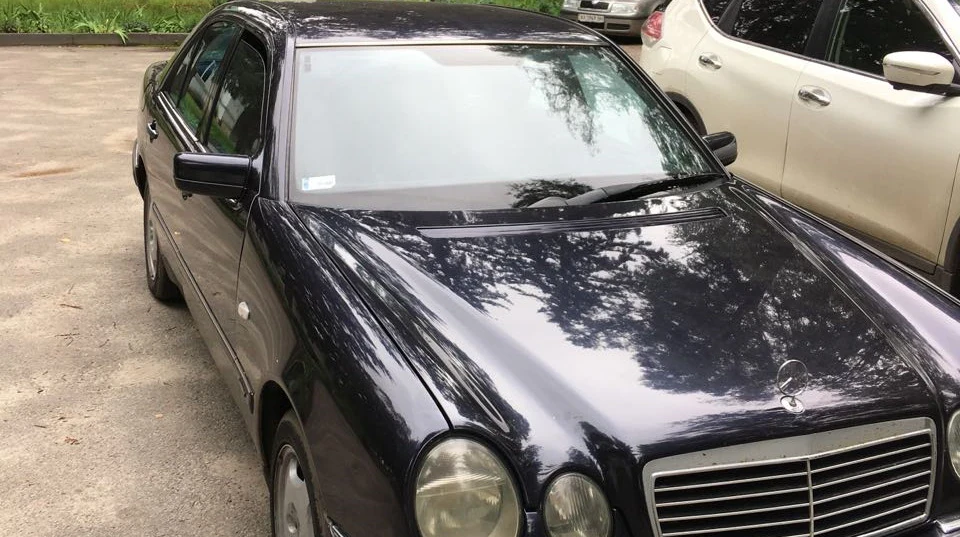 Mercedes-Benz E-Class 2