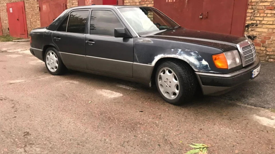 Mercedes-Benz E-Class 2