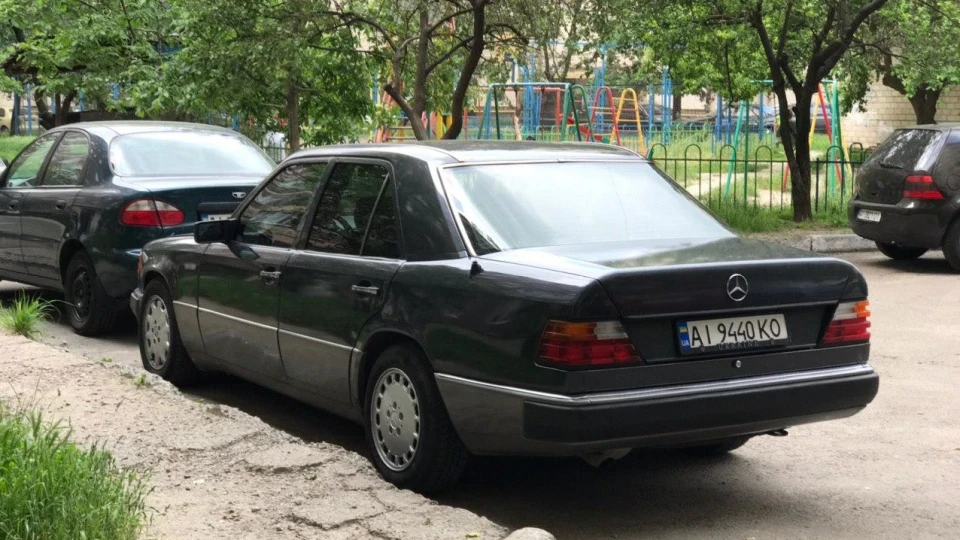Mercedes-Benz E-Class 3