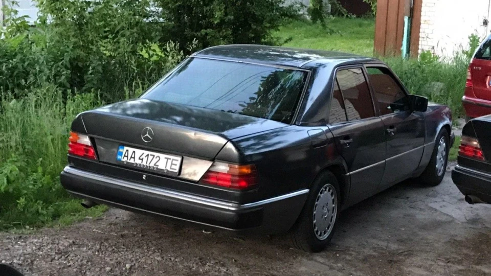 Mercedes-Benz E-Class 4