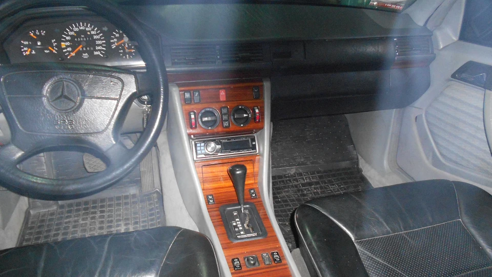 Mercedes-Benz E-Class 2