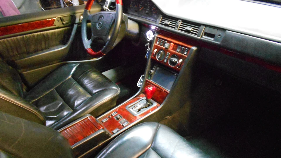 Mercedes-Benz E-Class 4