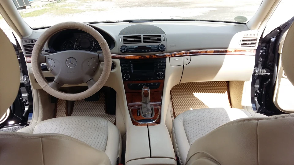 Mercedes-Benz E-Class 2