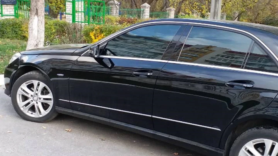 Mercedes-Benz E-Class 2
