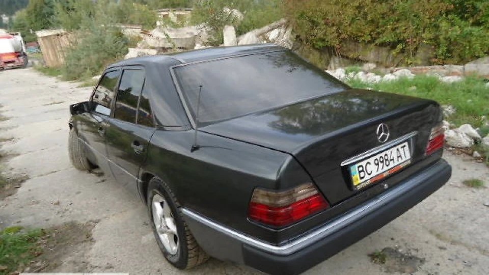 Mercedes-Benz E-Class 2