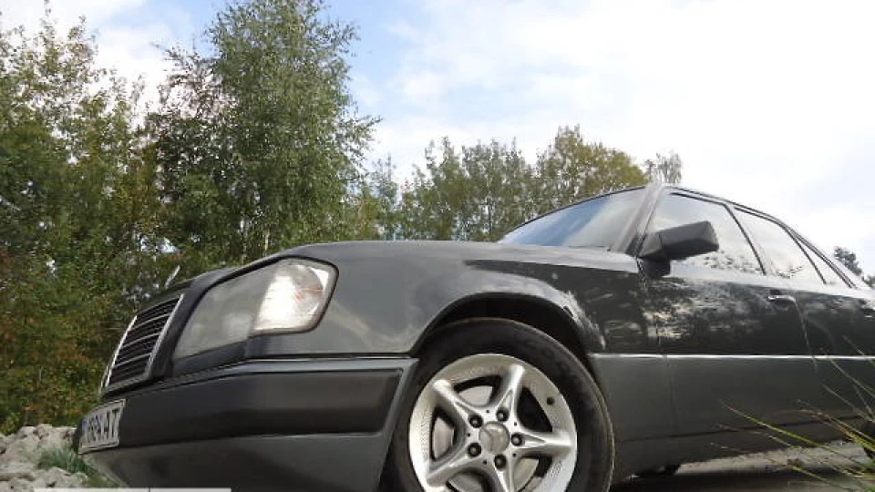 Mercedes-Benz E-Class 3
