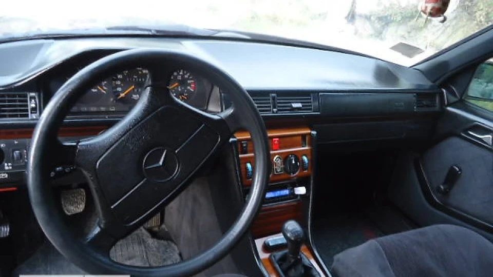 Mercedes-Benz E-Class 4