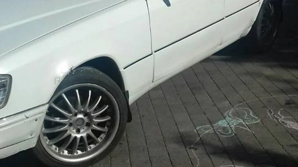 Mercedes-Benz E-Class 2