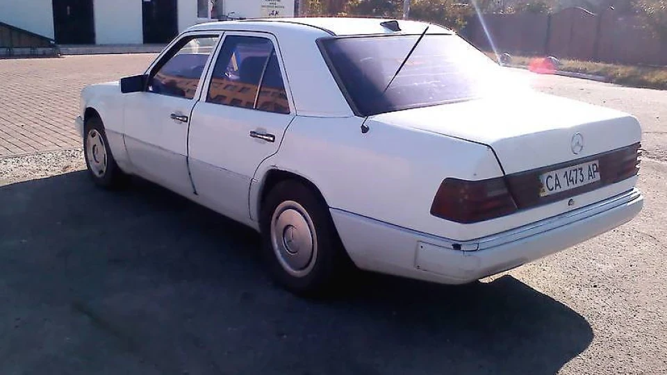 Mercedes-Benz E-Class 3