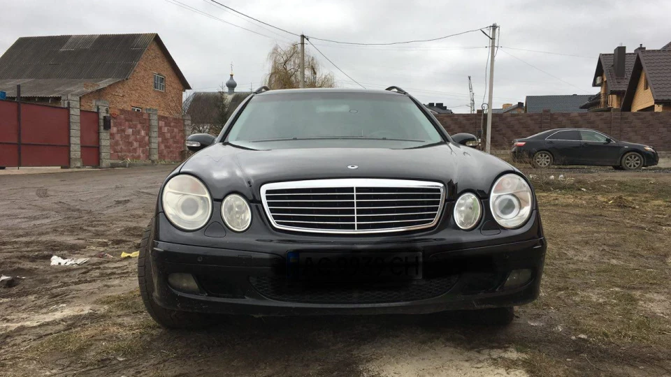 Mercedes-Benz E-Class 2
