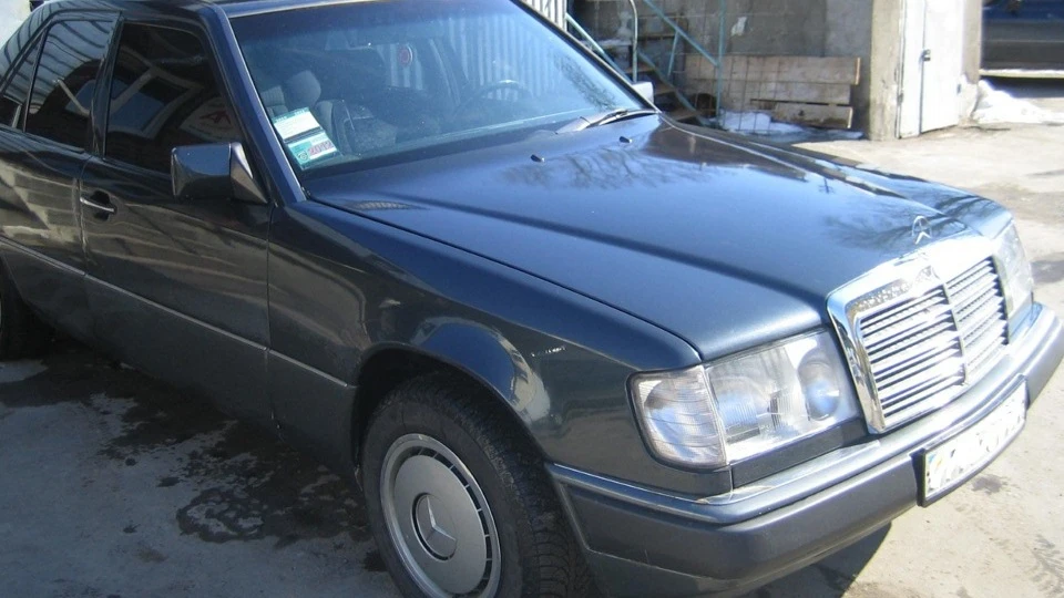 Mercedes-Benz E-Class 4