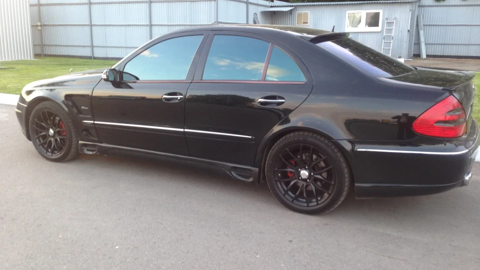 Mercedes-Benz E-Class 2