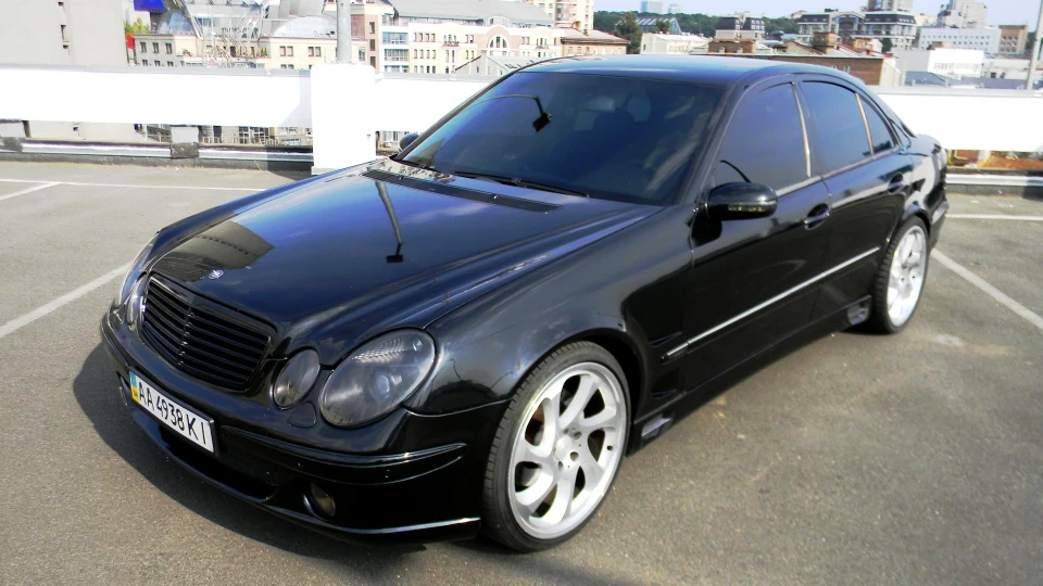 Mercedes-Benz E-Class 3