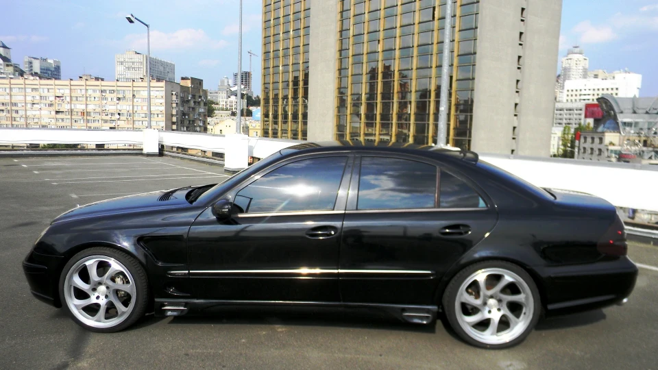 Mercedes-Benz E-Class 4