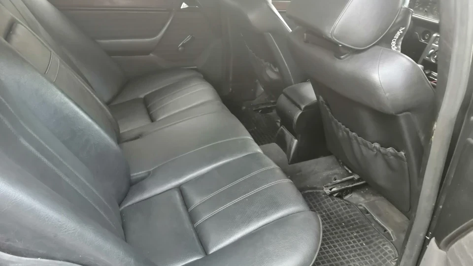 Mercedes-Benz E-Class 4