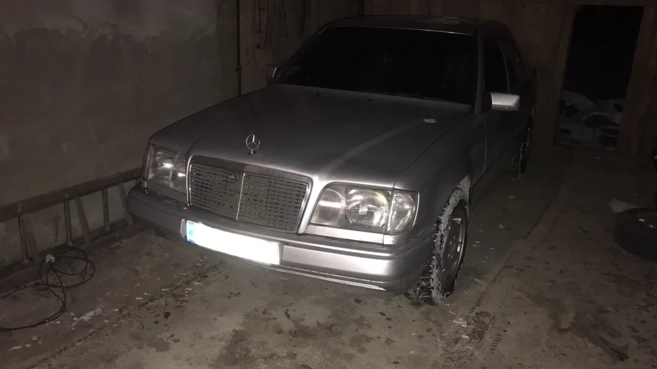 Mercedes-Benz E-Class 2