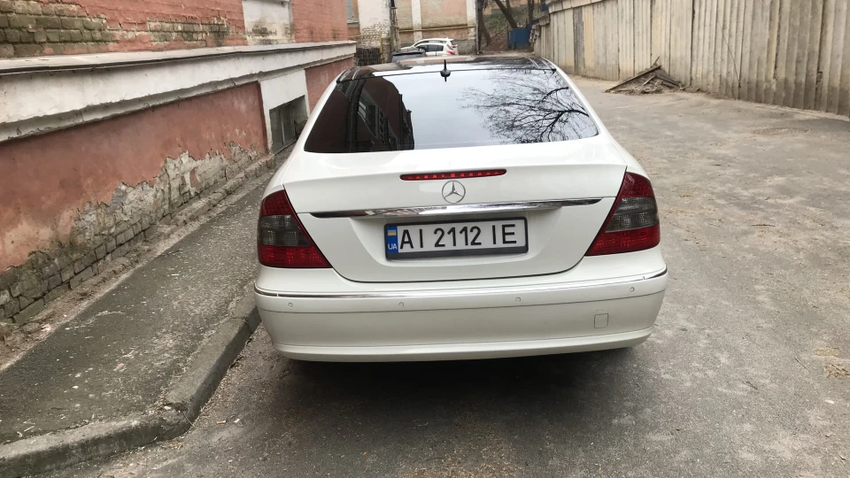 Mercedes-Benz E-Class 2