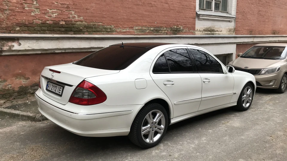 Mercedes-Benz E-Class 5
