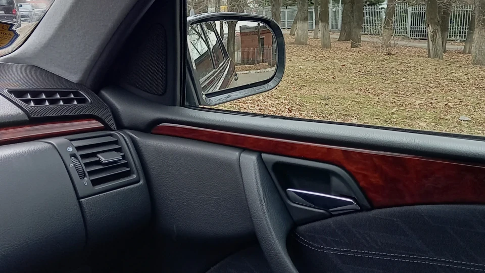 Mercedes-Benz E-Class 4