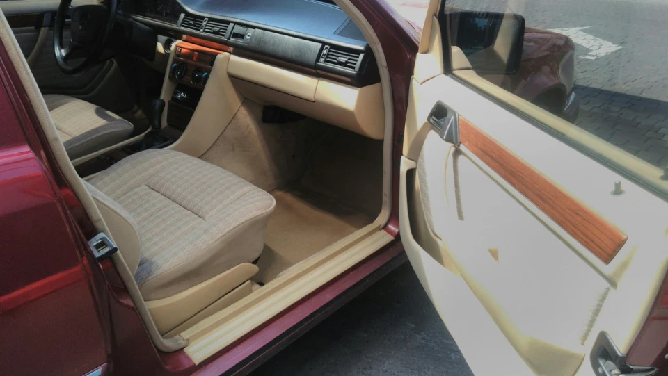 Mercedes-Benz E-Class 2