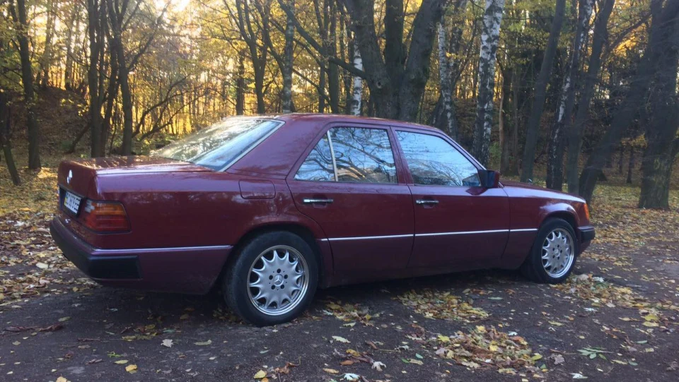Mercedes-Benz E-Class 4