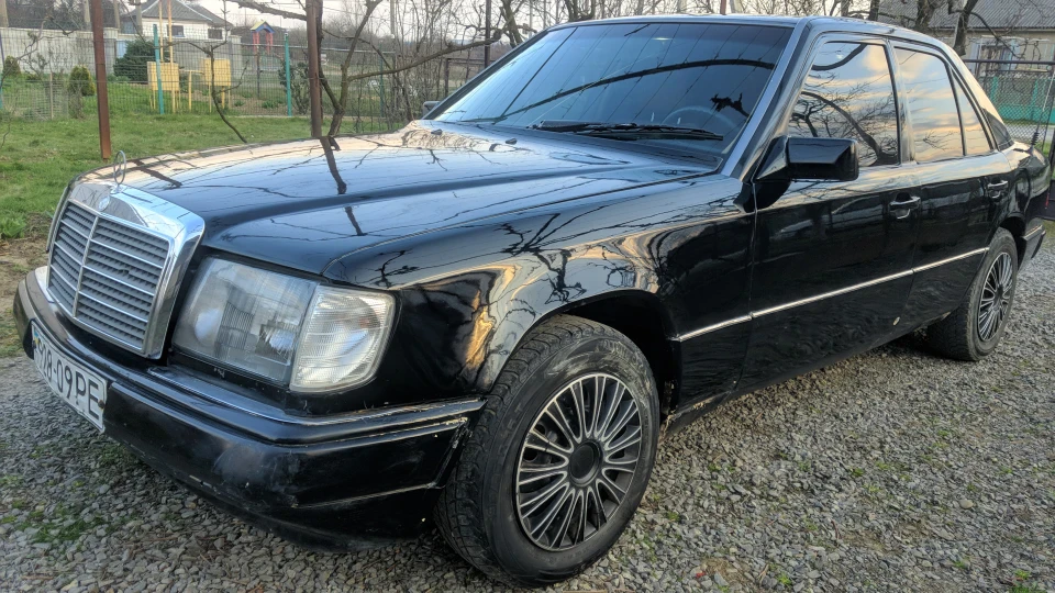 Mercedes-Benz E-Class 2