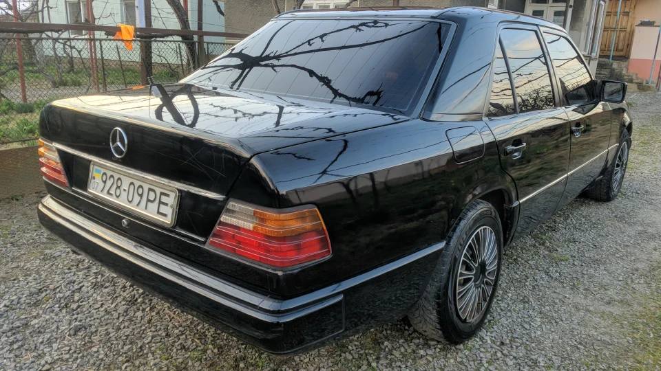 Mercedes-Benz E-Class 3