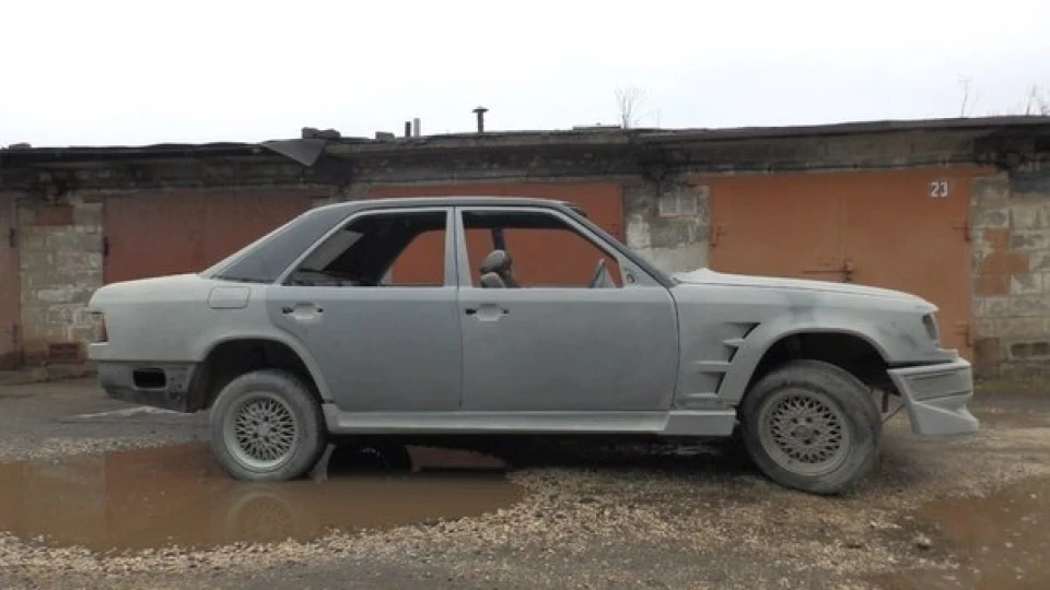 Mercedes-Benz E-Class 4