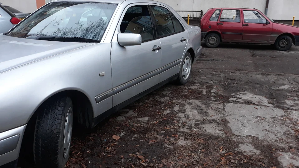 Mercedes-Benz E-Class 2