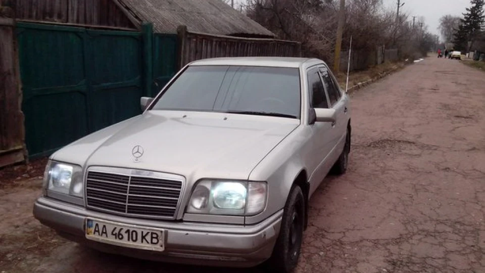 Mercedes-Benz E-Class 2