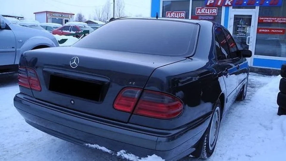 Mercedes-Benz E-Class 2