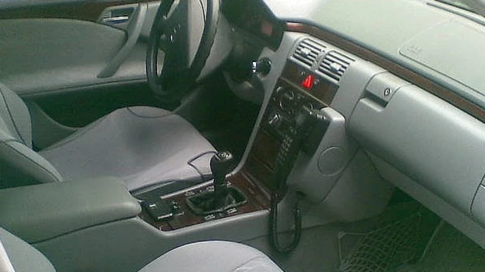 Mercedes-Benz E-Class 4