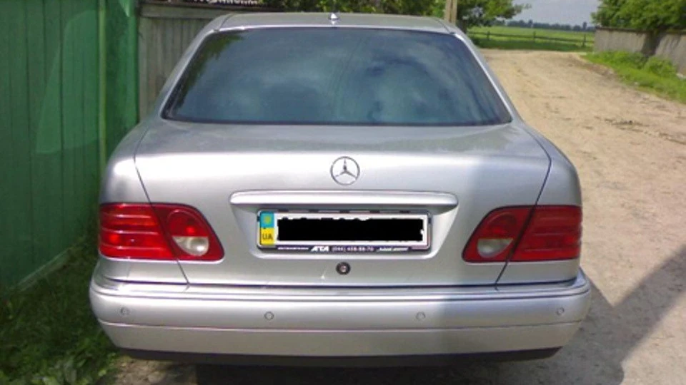 Mercedes-Benz E-Class 2