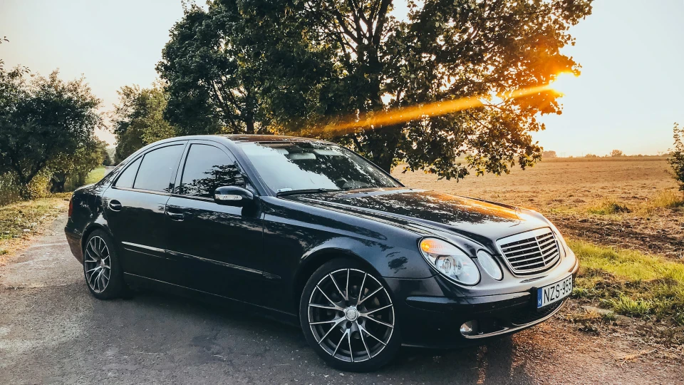 Mercedes-Benz E-Class 2