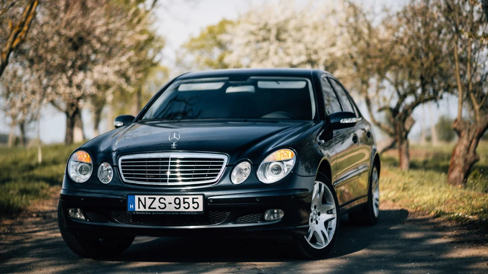 Mercedes-Benz E-Class 3