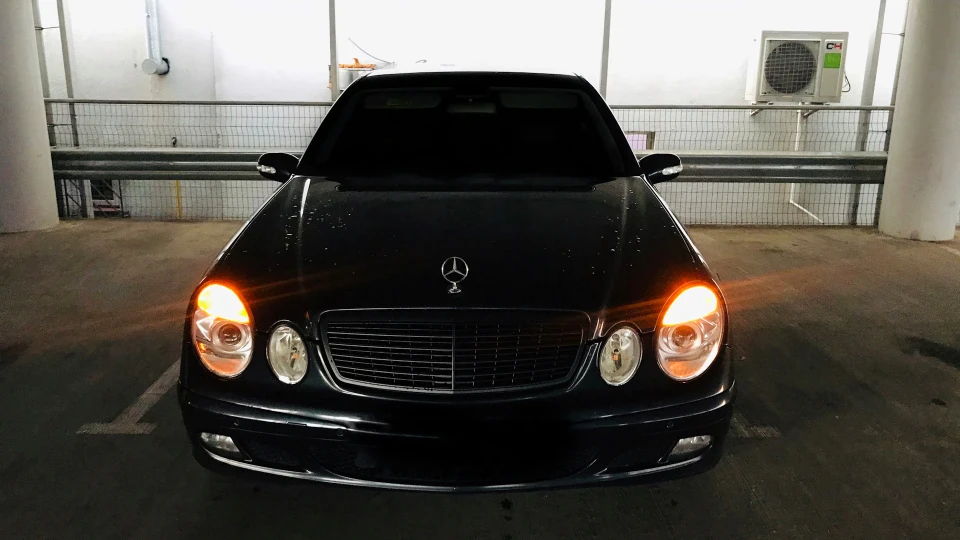 Mercedes-Benz E-Class 4