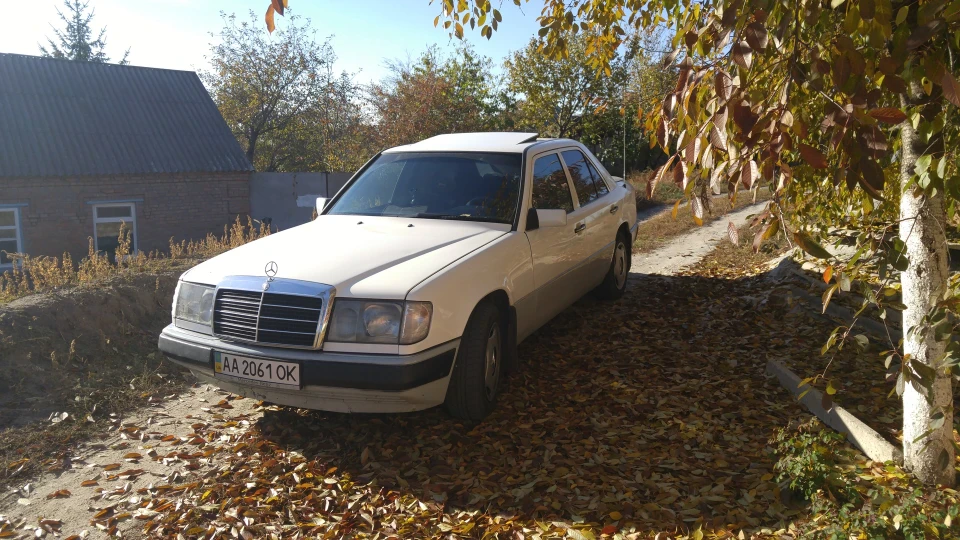 Mercedes-Benz E-Class 2