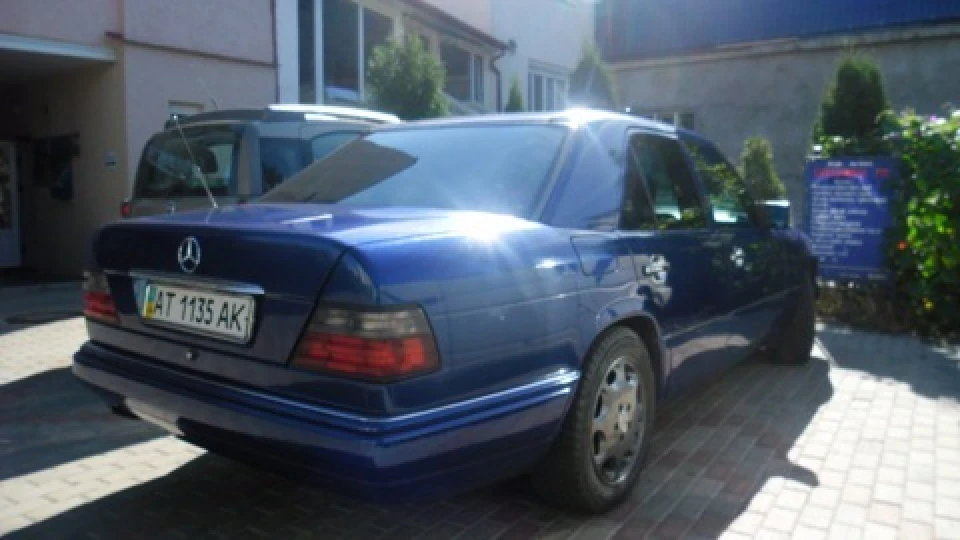 Mercedes-Benz E-Class 4