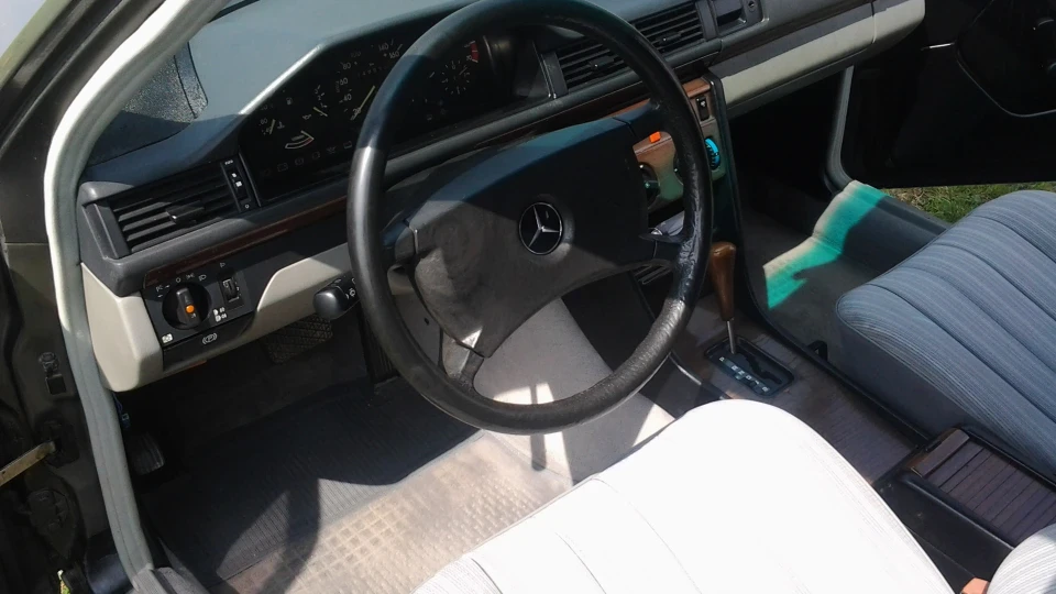 Mercedes-Benz E-Class 2