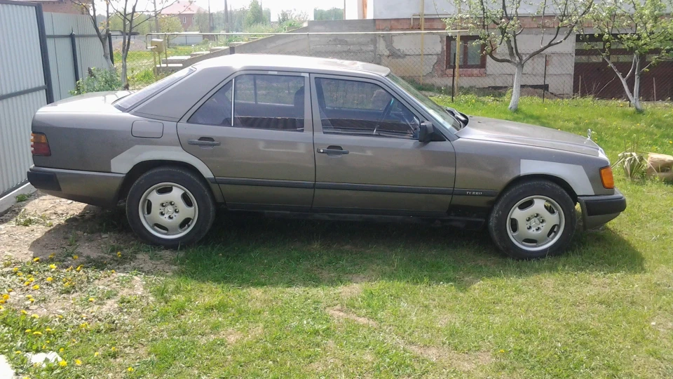 Mercedes-Benz E-Class 3
