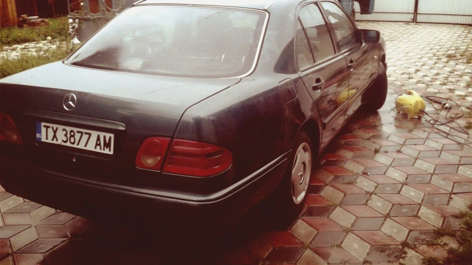 Mercedes-Benz E-Class 2