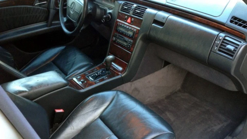Mercedes-Benz E-Class 3